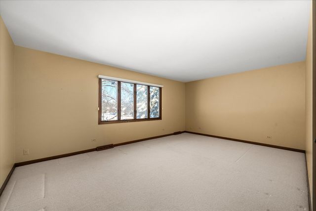 9 Buckingham Drive, Sugar Grove, IL 60554