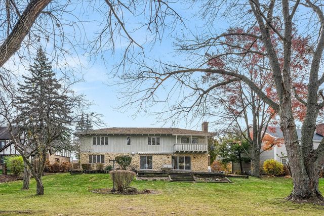 9 Buckingham Drive, Sugar Grove, IL 60554