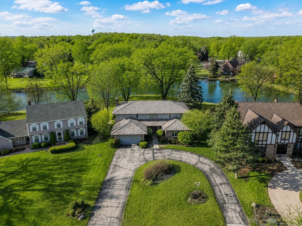 9 Buckingham Drive, Sugar Grove, IL 60554