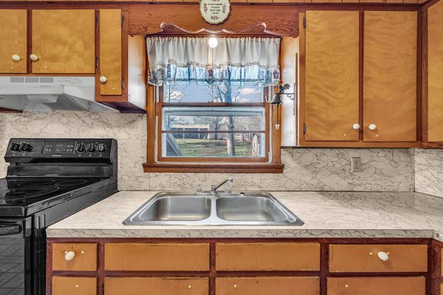 7049 County Road 8200, West Plains, MO 65775