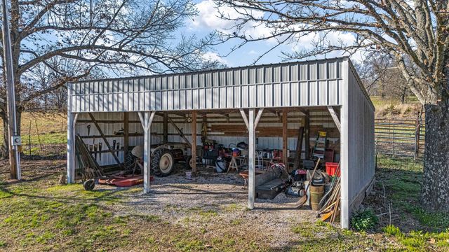 7049 County Road 8200, West Plains, MO 65775