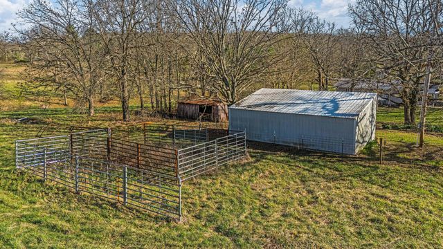 7049 County Road 8200, West Plains, MO 65775
