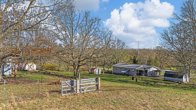 7049 County Road 8200, West Plains, MO 65775