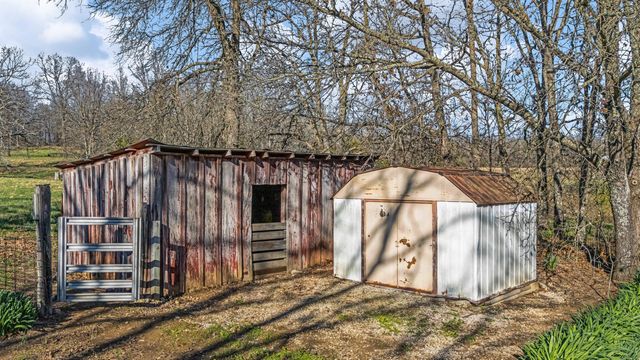 7049 County Road 8200, West Plains, MO 65775
