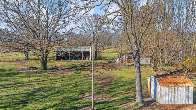 7049 County Road 8200, West Plains, MO 65775