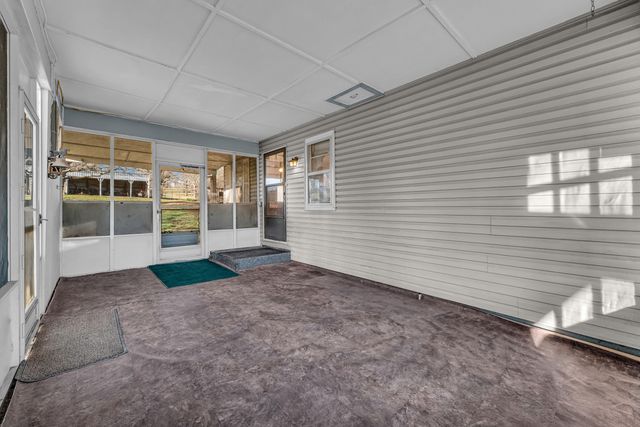 7049 County Road 8200, West Plains, MO 65775