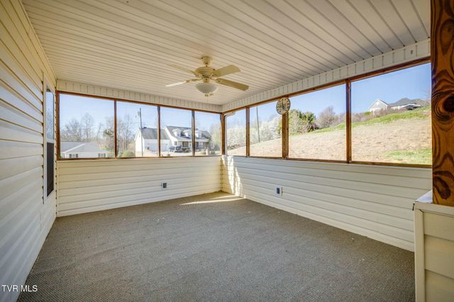 137 Austin Ridge Court, Gray, TN 37615