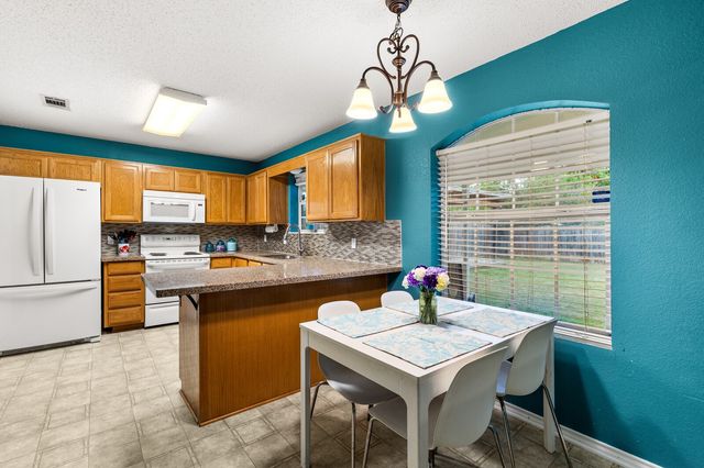 113 Bobcat Drive, Lacy Lakeview, TX 76705