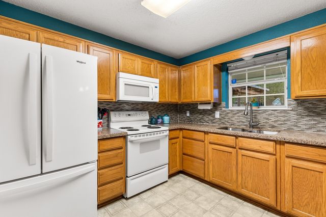 113 Bobcat Drive, Lacy Lakeview, TX 76705