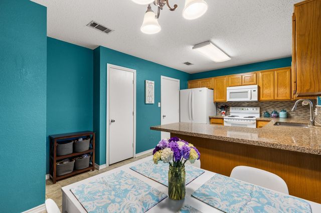 113 Bobcat Drive, Lacy Lakeview, TX 76705