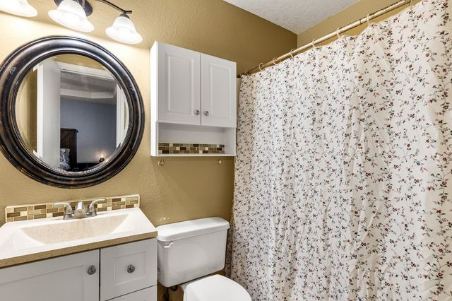 113 Bobcat Drive, Lacy Lakeview, TX 76705