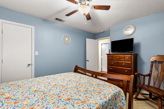 113 Bobcat Drive, Lacy Lakeview, TX 76705