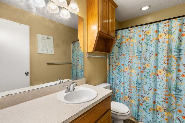 113 Bobcat Drive, Lacy Lakeview, TX 76705