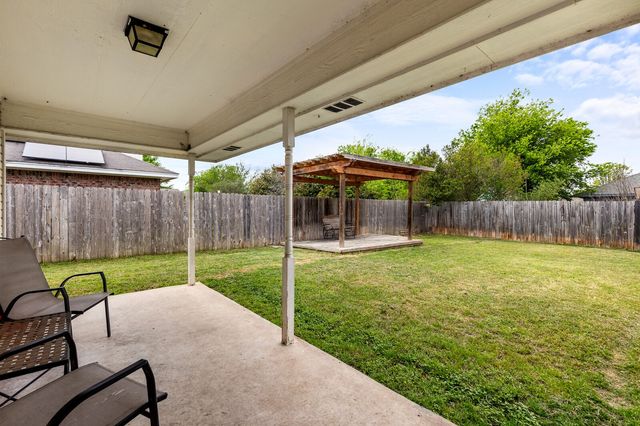 113 Bobcat Drive, Lacy Lakeview, TX 76705