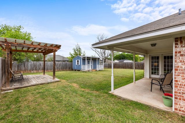 113 Bobcat Drive, Lacy Lakeview, TX 76705
