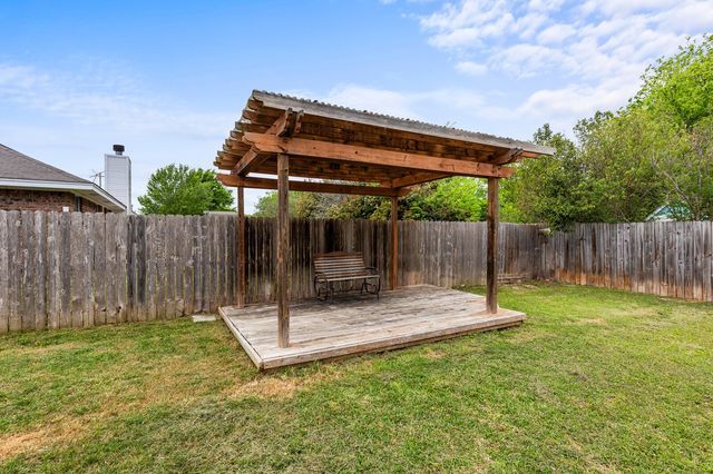 113 Bobcat Drive, Lacy Lakeview, TX 76705