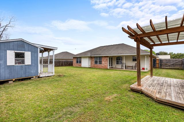 113 Bobcat Drive, Lacy Lakeview, TX 76705