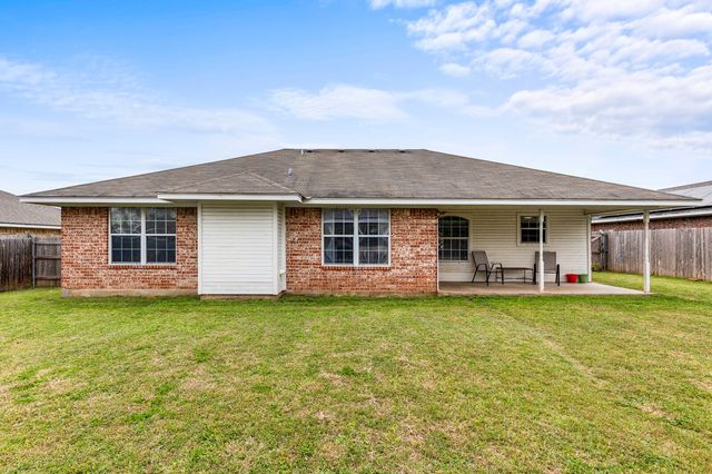 113 Bobcat Drive, Lacy Lakeview, TX 76705