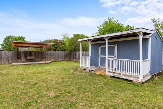 113 Bobcat Drive, Lacy Lakeview, TX 76705