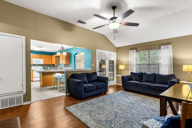 113 Bobcat Drive, Lacy Lakeview, TX 76705