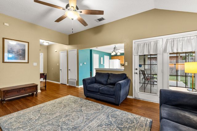 113 Bobcat Drive, Lacy Lakeview, TX 76705