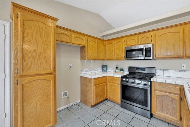 6271 Smoke Tree, Phelan, CA 92371