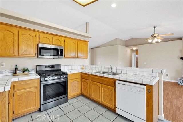 6271 Smoke Tree, Phelan, CA 92371