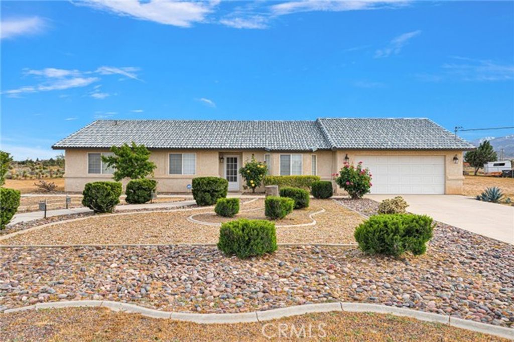 6271 Smoke Tree, Phelan, CA 92371