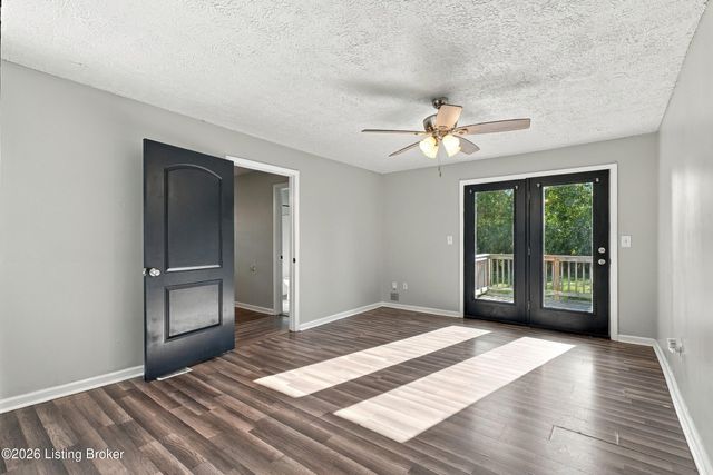 6609 Stana Dr, Louisville, KY 40258