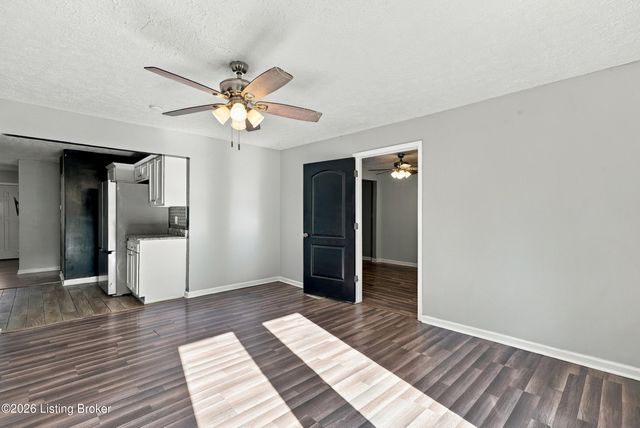 6609 Stana Dr, Louisville, KY 40258
