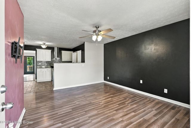 6609 Stana Dr, Louisville, KY 40258