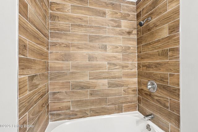 6609 Stana Dr, Louisville, KY 40258