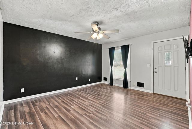6609 Stana Dr, Louisville, KY 40258