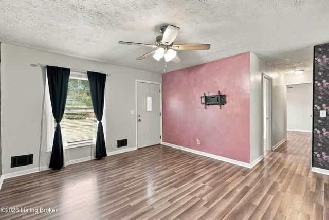 6609 Stana Dr, Louisville, KY 40258