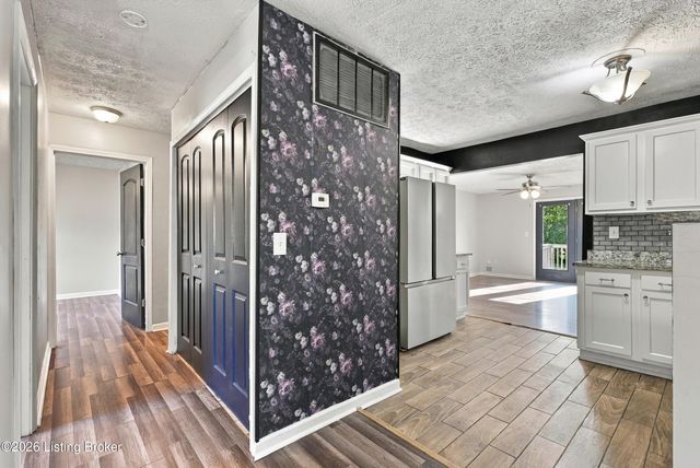 6609 Stana Dr, Louisville, KY 40258