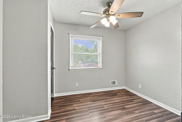 6609 Stana Dr, Louisville, KY 40258