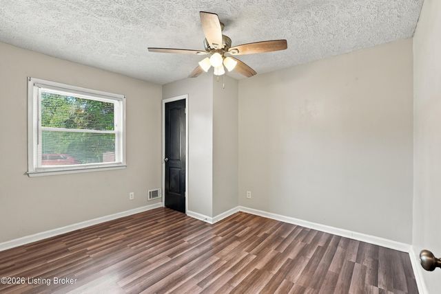 6609 Stana Dr, Louisville, KY 40258