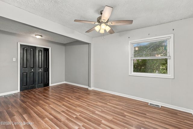 6609 Stana Dr, Louisville, KY 40258