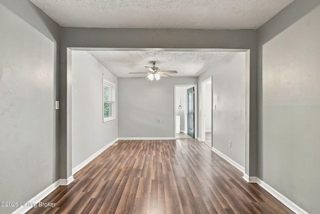 6609 Stana Dr, Louisville, KY 40258