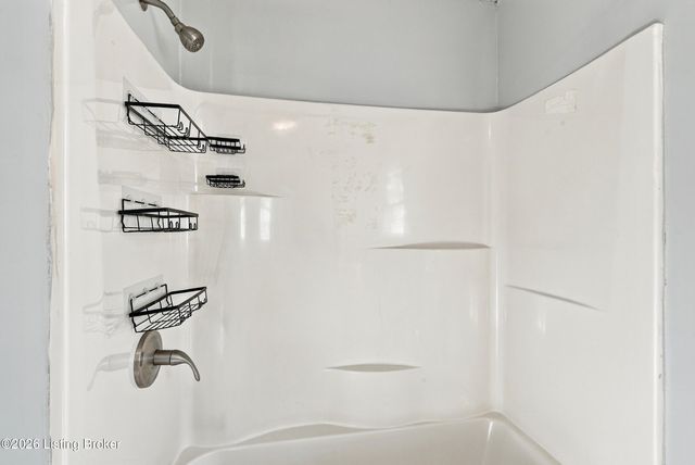 6609 Stana Dr, Louisville, KY 40258
