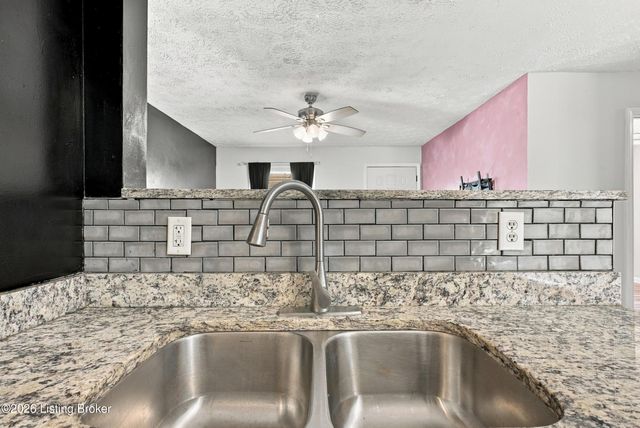 6609 Stana Dr, Louisville, KY 40258