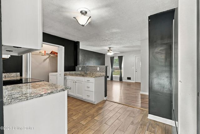 6609 Stana Dr, Louisville, KY 40258