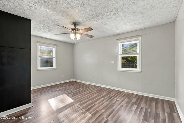 6609 Stana Dr, Louisville, KY 40258