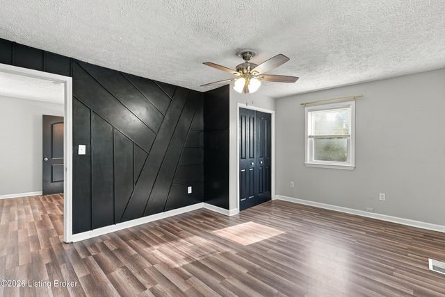 6609 Stana Dr, Louisville, KY 40258