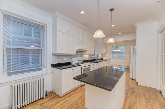 6833 S Cregier Avenue, Chicago, IL 60649