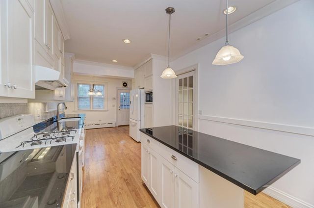 6833 S Cregier Avenue, Chicago, IL 60649