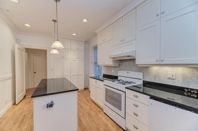 6833 S Cregier Avenue, Chicago, IL 60649
