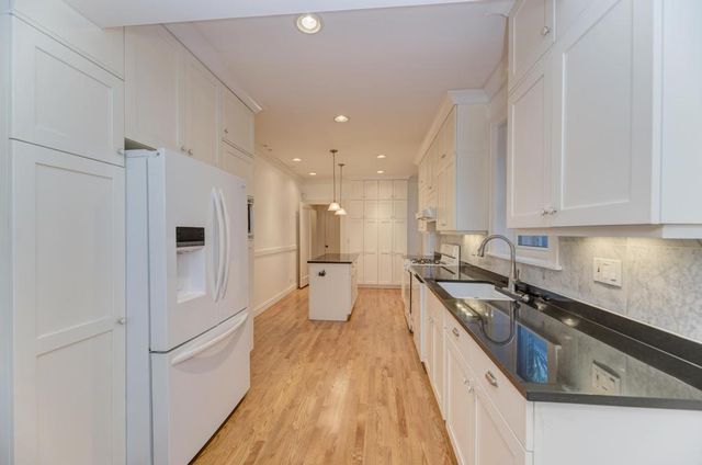 6833 S Cregier Avenue, Chicago, IL 60649