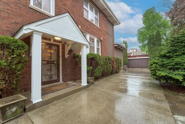 6833 S Cregier Avenue, Chicago, IL 60649