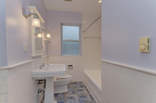 6833 S Cregier Avenue, Chicago, IL 60649